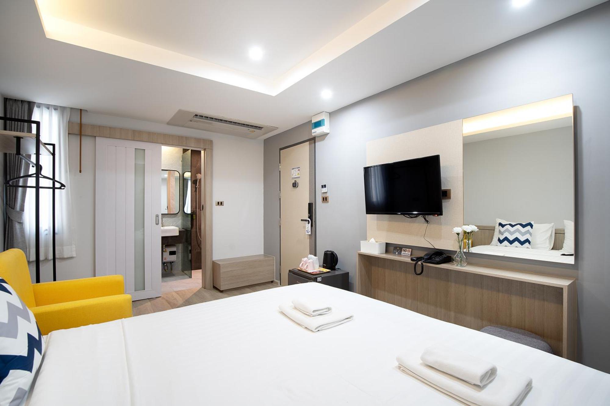 The Riski Hotel At Bangphlat Station Sha Bangkok Luaran gambar