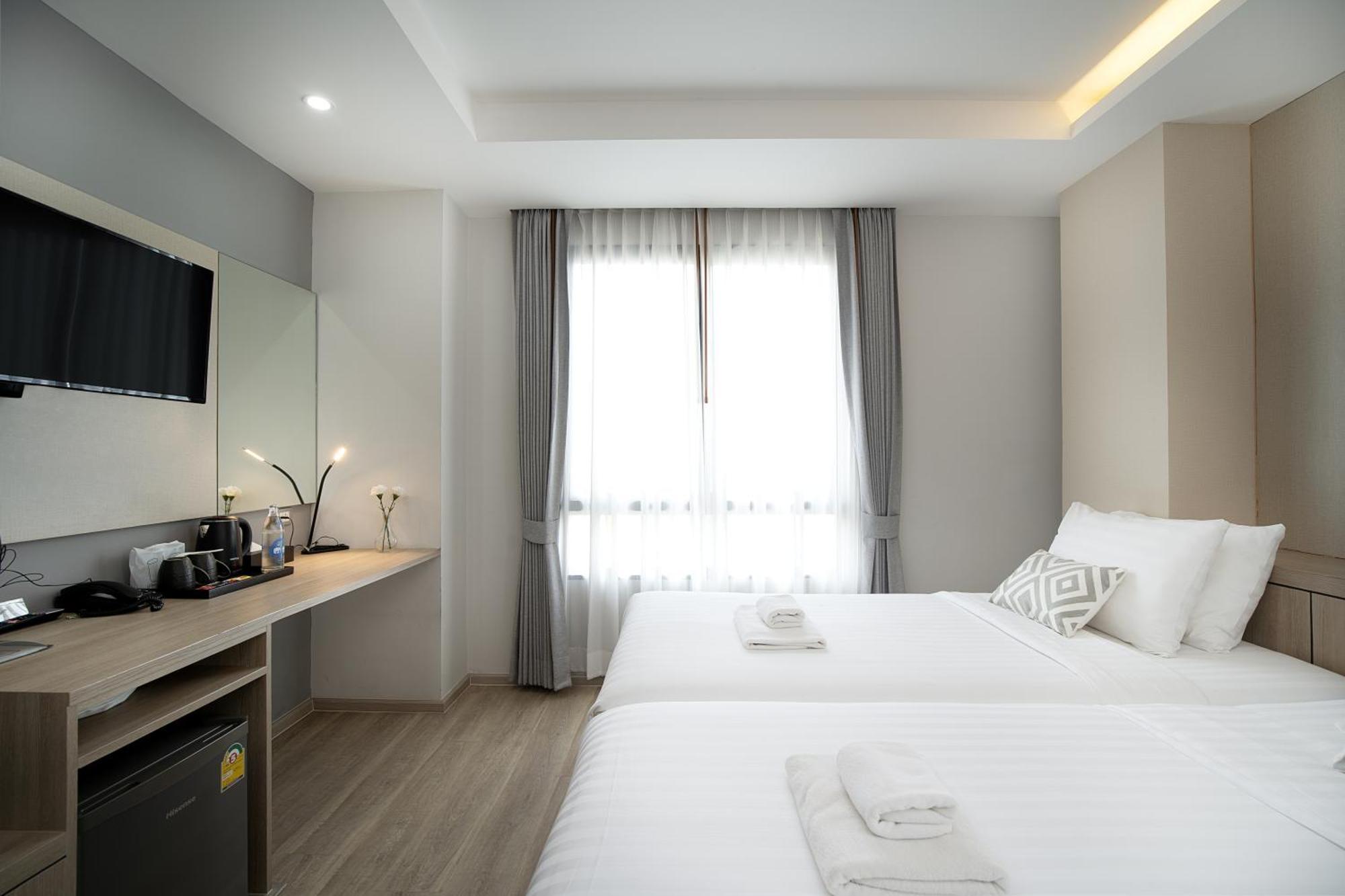 The Riski Hotel At Bangphlat Station Sha Bangkok Luaran gambar