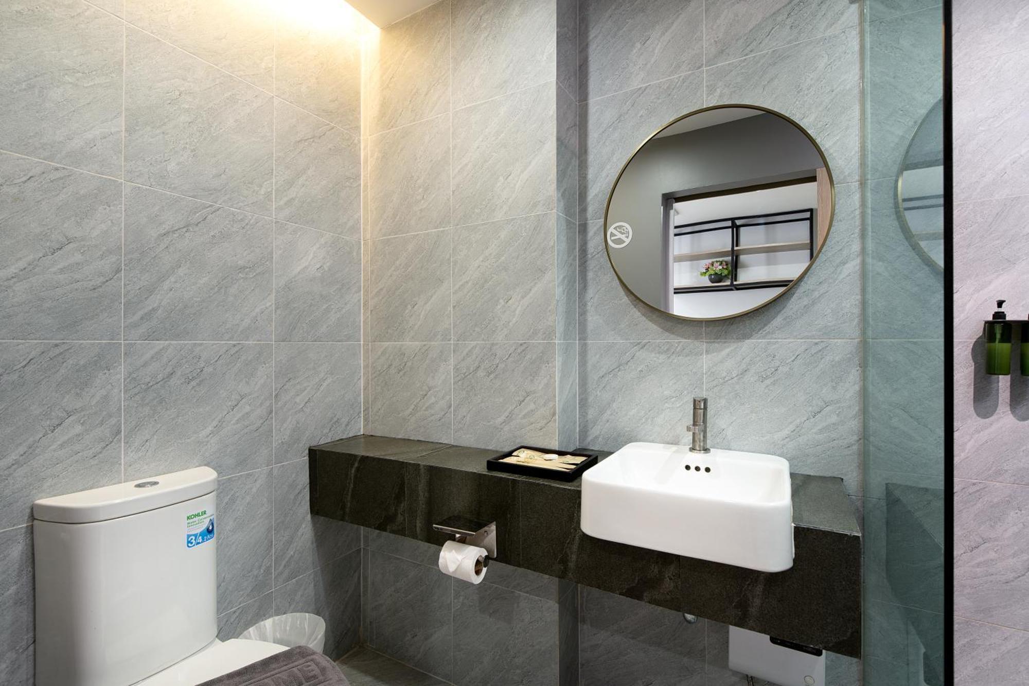 The Riski Hotel At Bangphlat Station Sha Bangkok Luaran gambar