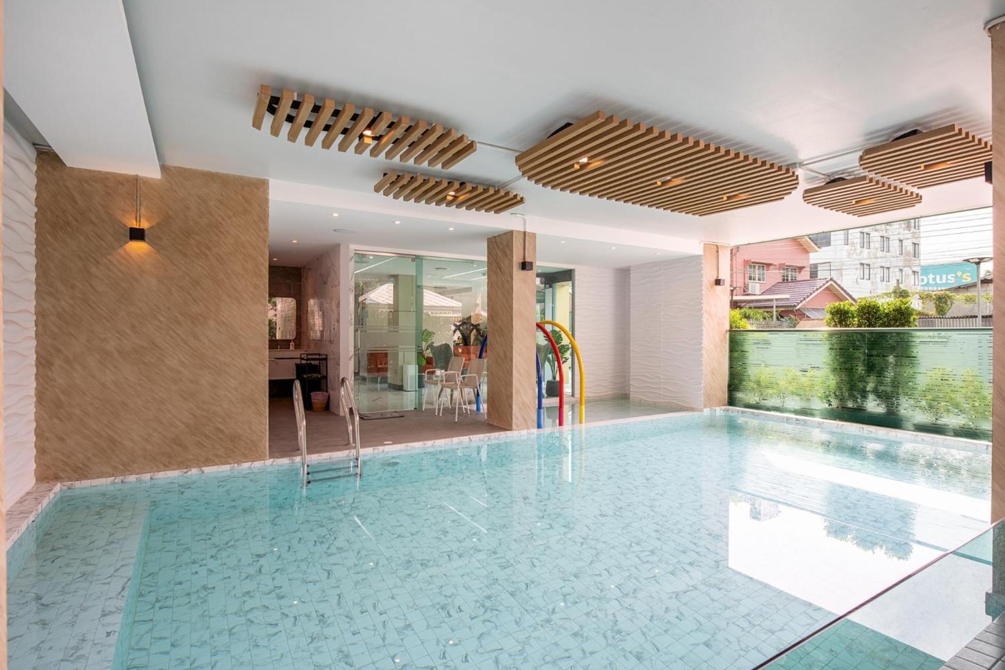 The Riski Hotel At Bangphlat Station Sha Bangkok Luaran gambar