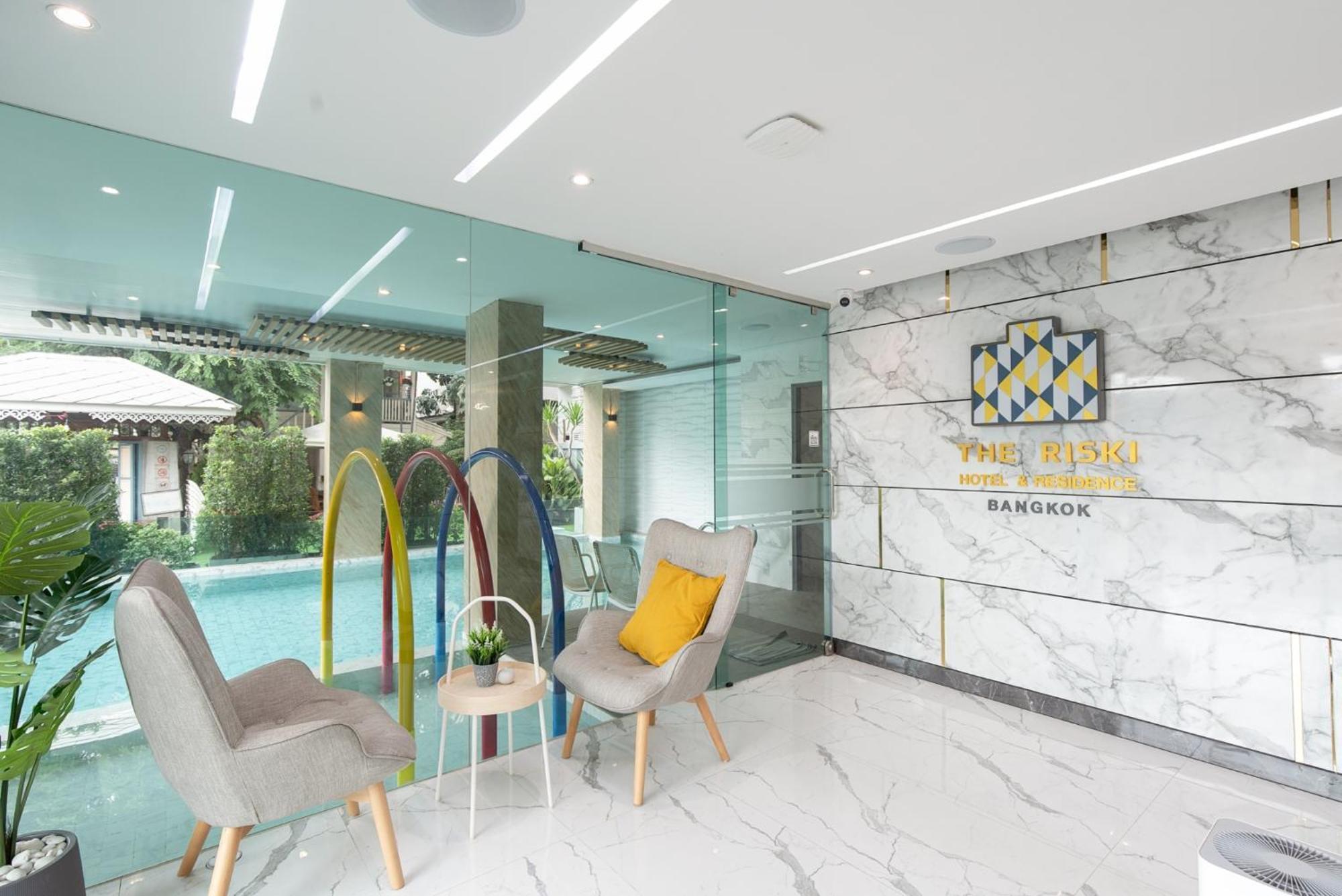 The Riski Hotel At Bangphlat Station Sha Bangkok Luaran gambar