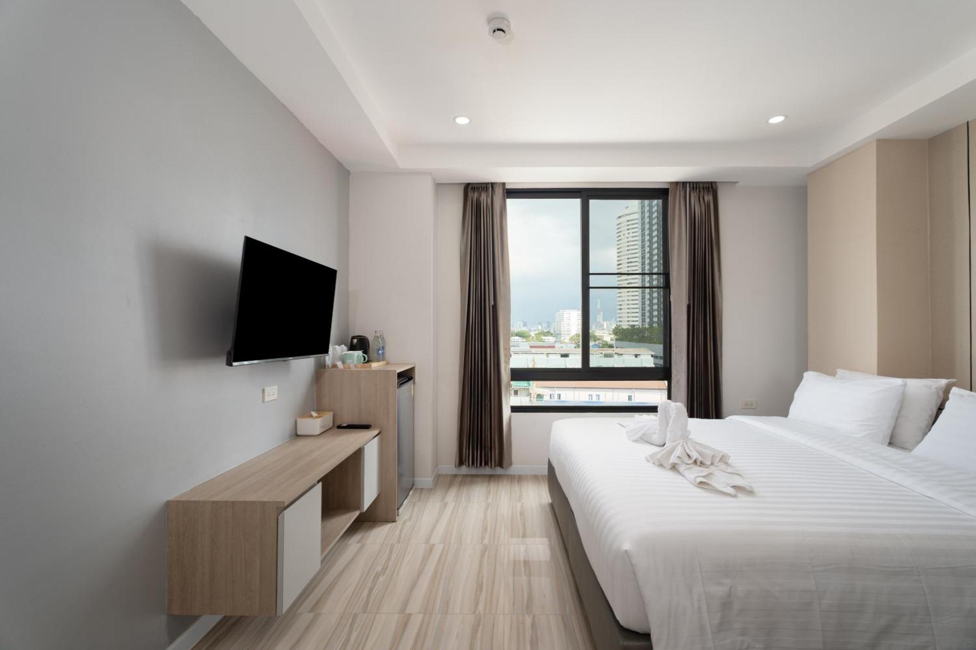 The Riski Hotel At Bangphlat Station Sha Bangkok Luaran gambar